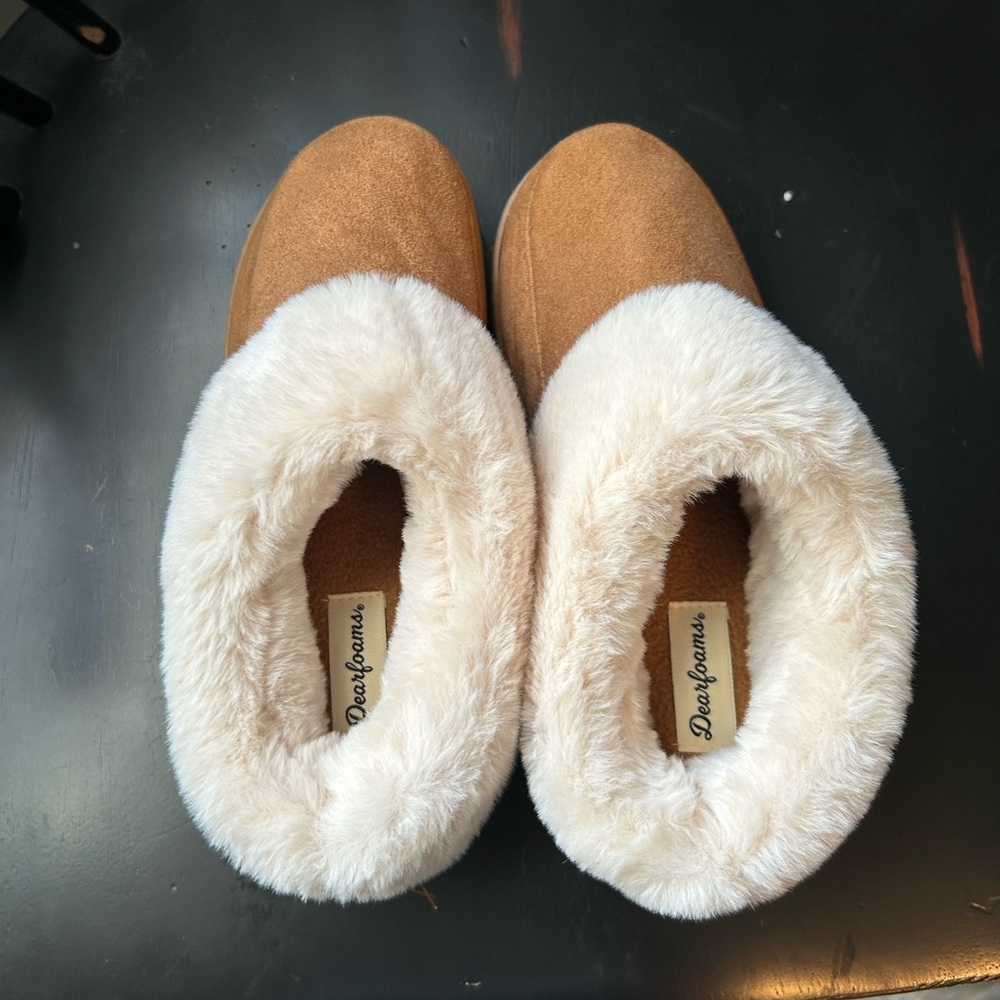Dearfoams Tan Slippers with Soft Lining